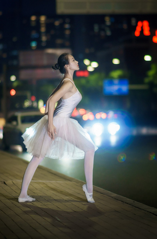 FB体育注册网址-_湖人队全面开花,逐渐走出低迷_,湖人队出场