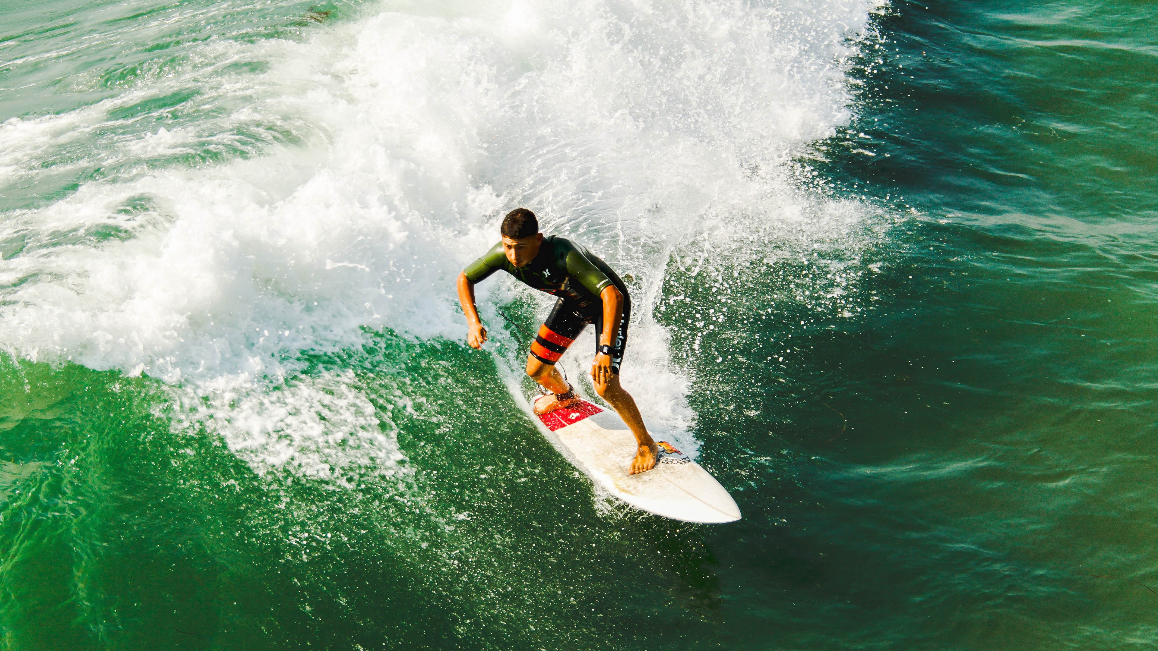 FB体育-“英超豪门碰撞，争冠形势日趋激烈”，英超8大豪门