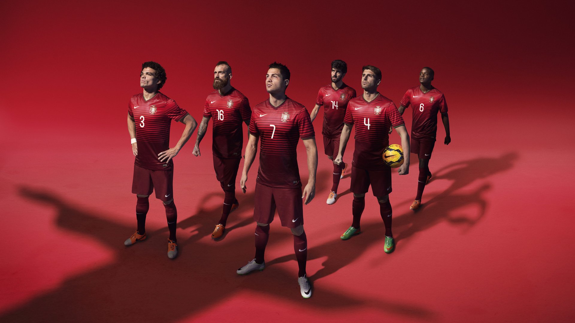 专业体育直播-英超战后总结，教练讲述控球与反击战术的结合逻辑，控球后卫如何破联防